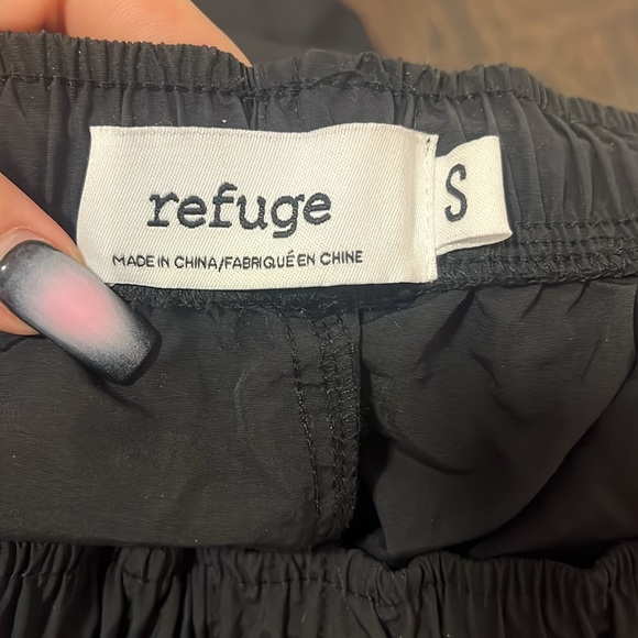 Black parachute pants - Picture 3 of 3